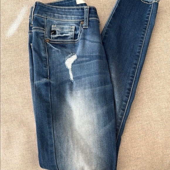 NWOT KanCan Classic Blue Distressed Jeans 26 - Picture 2 of 11
